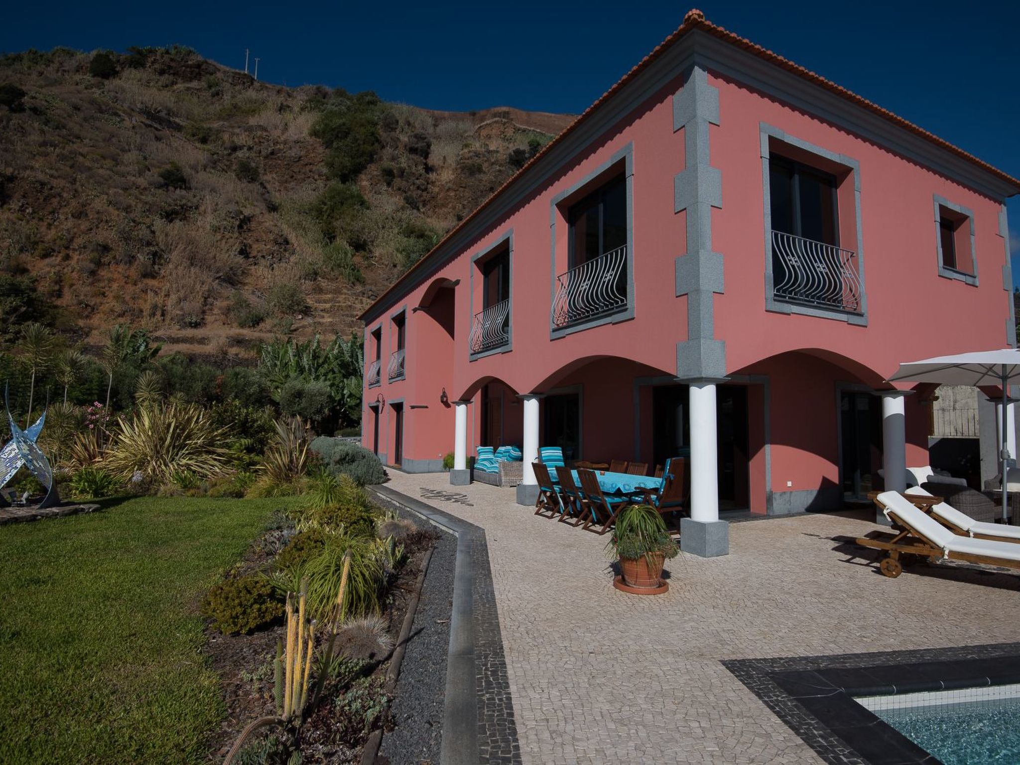 Ferienvilla mit Infinity Pool-Binnen