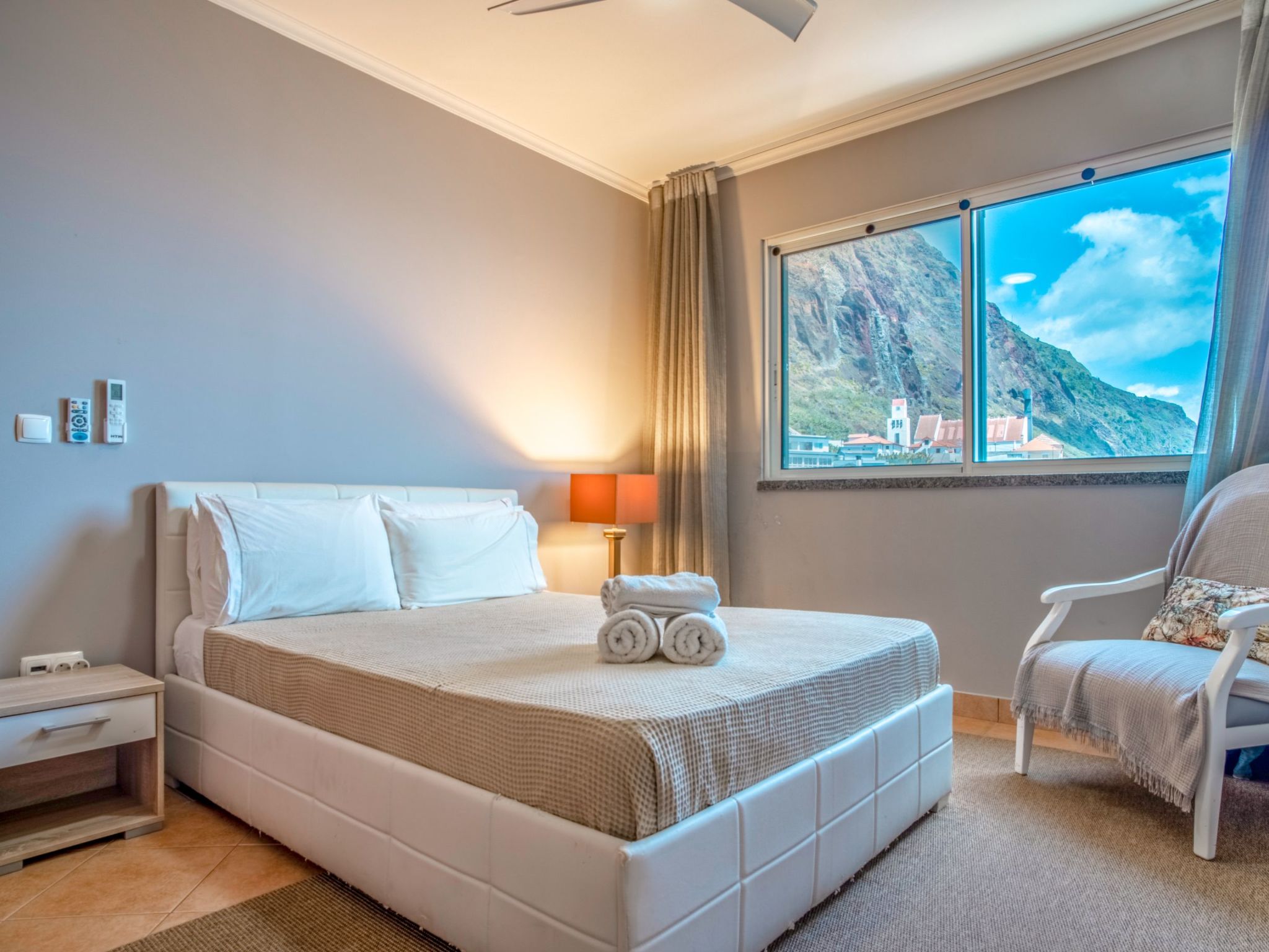 Schöne Wohnung am Strand-Image-tags.info