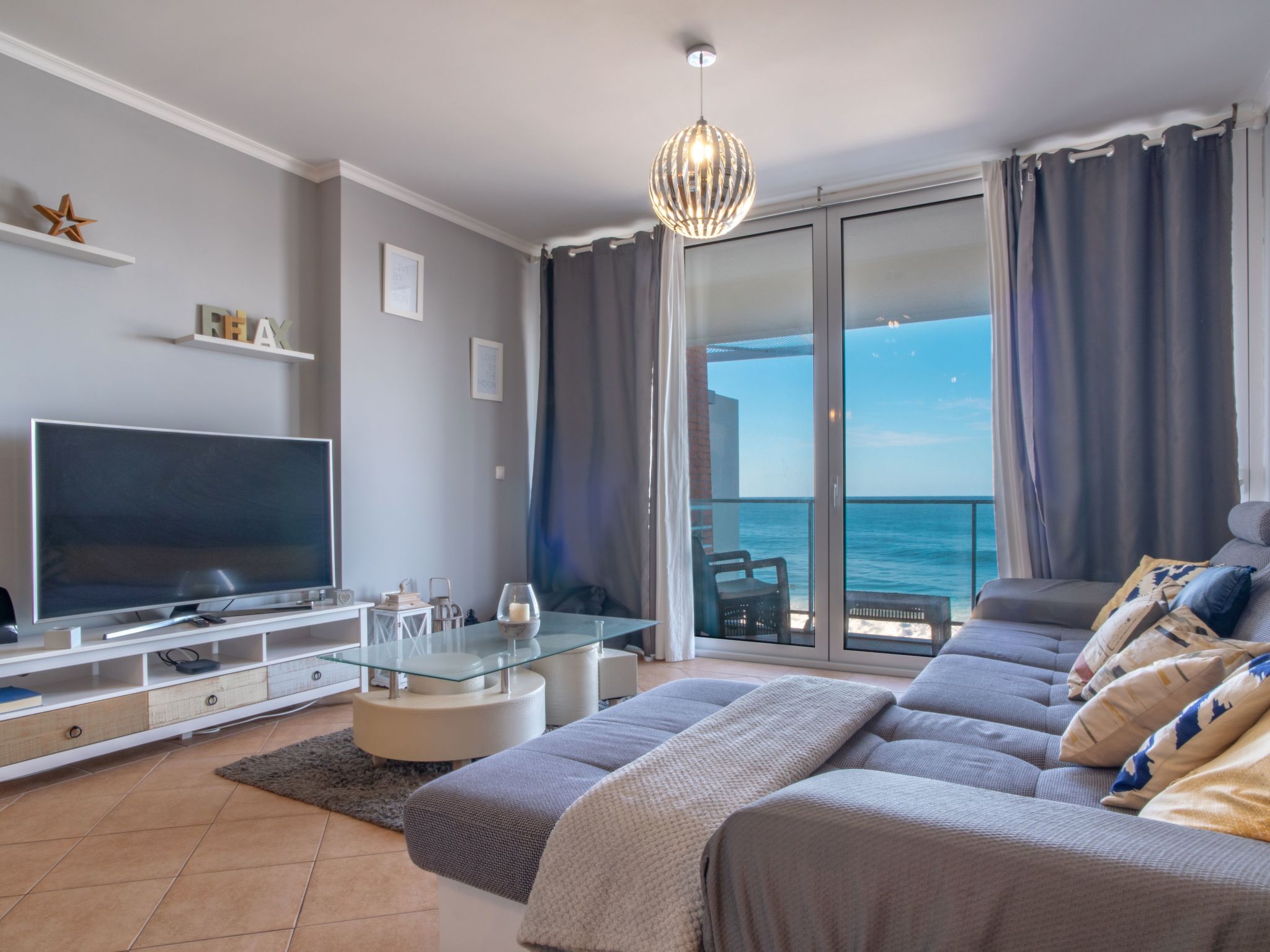 Schöne Wohnung am Strand-Drinnen