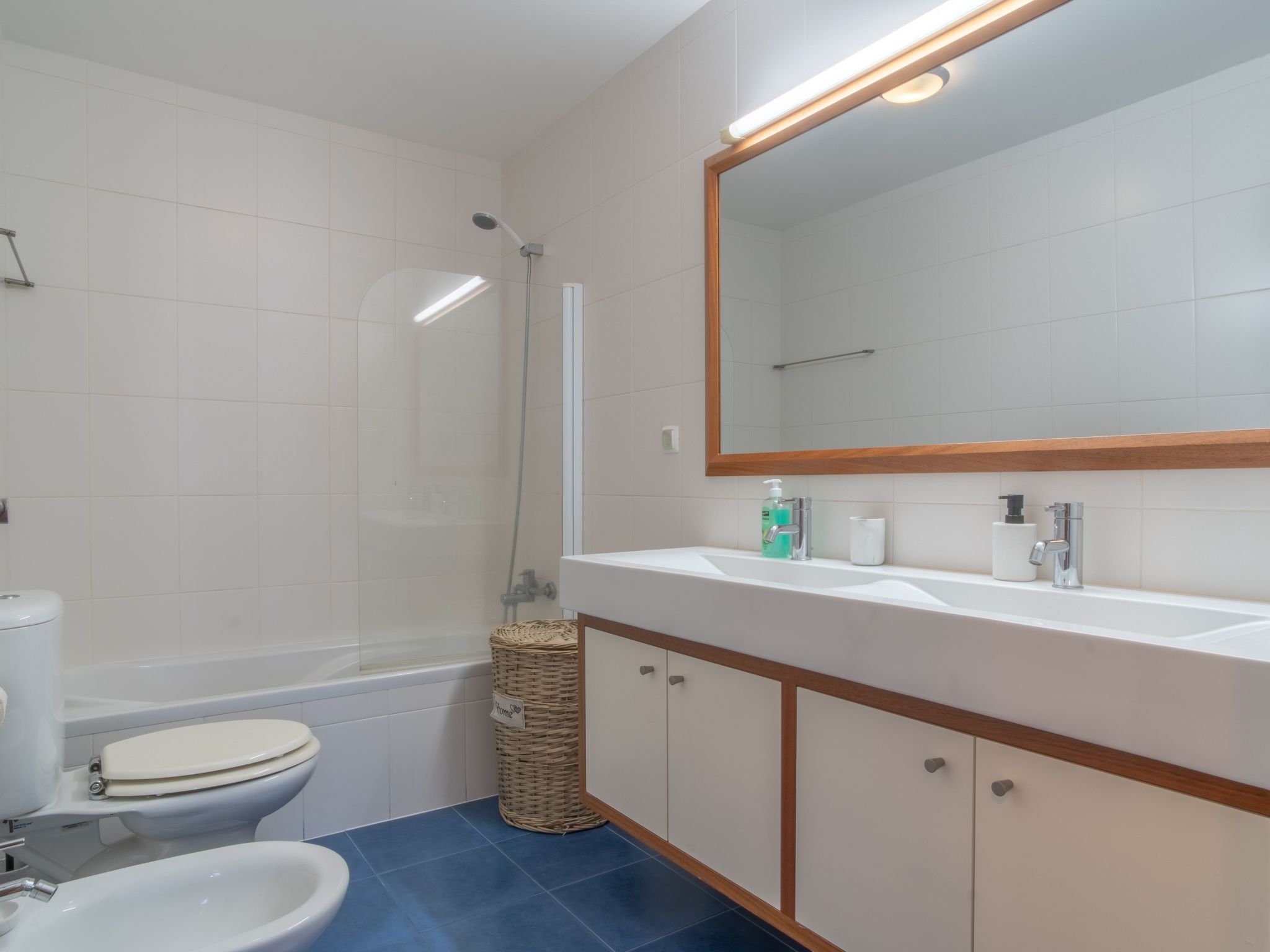 Schöne Wohnung am Strand-Image-tags.info