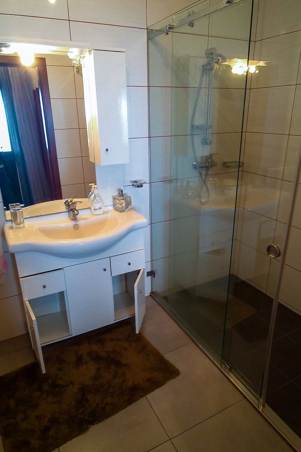 Die lustige und entspannende Wohnung mit Terrasse und Aussicht-Image-tags.info