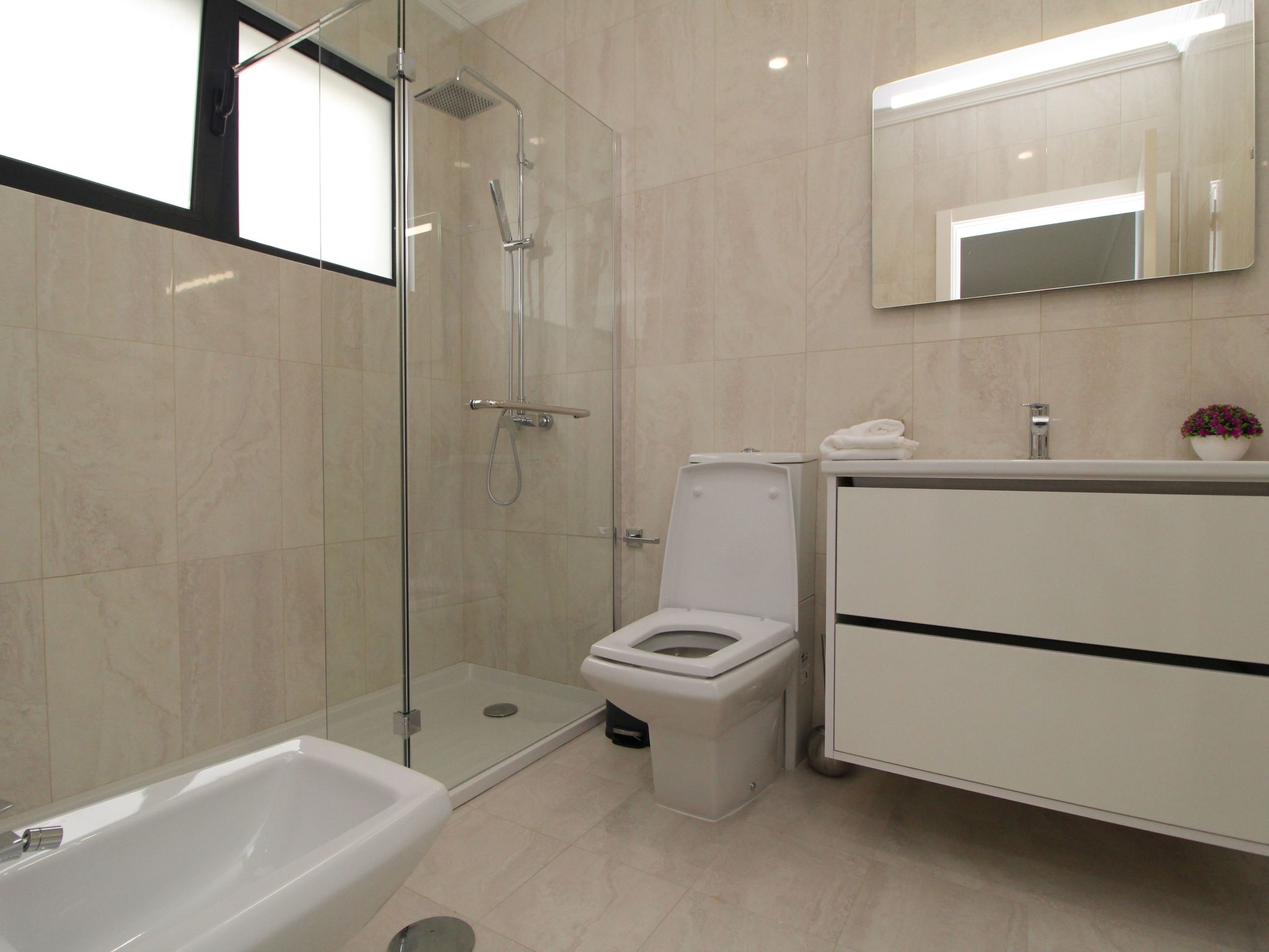 Ferienvilla mit eigenem Pool-Dedans