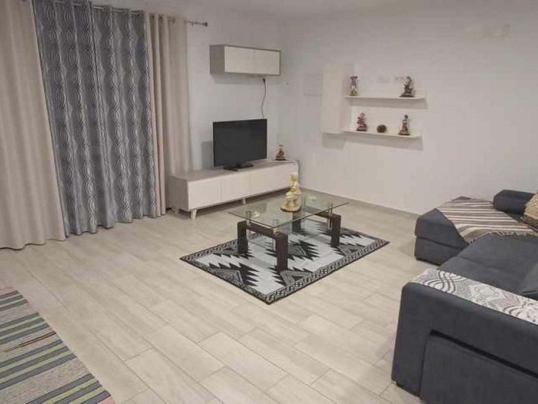 Mit eigenem Pool-Binnen