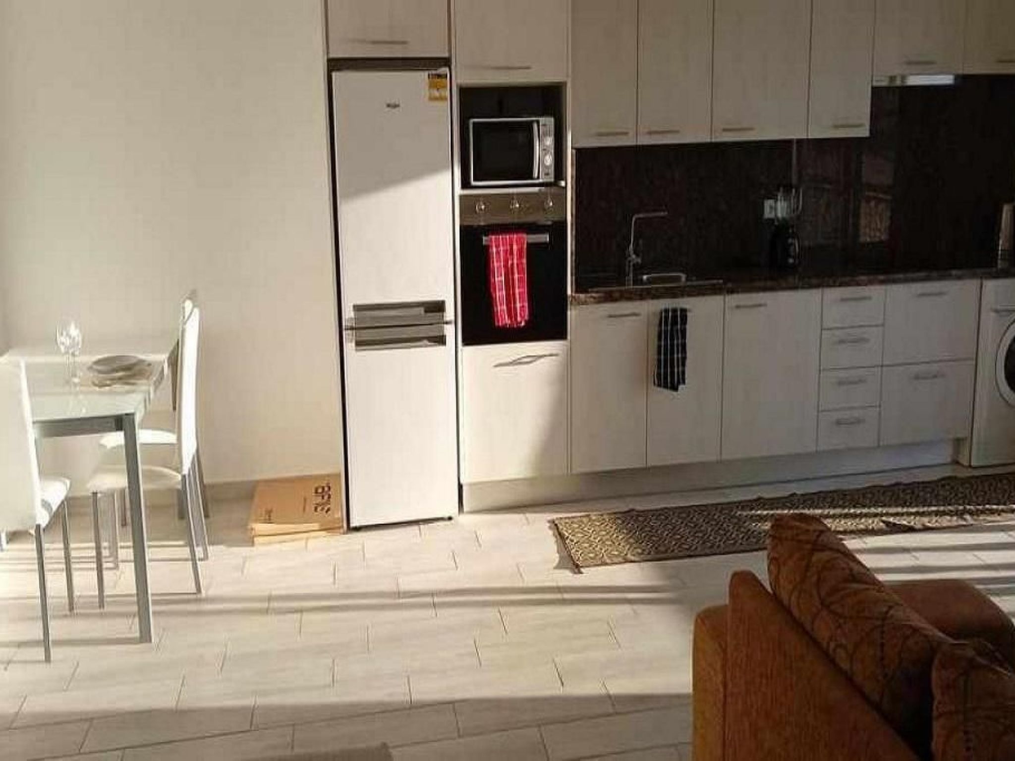 Mit eigenem Pool-Binnen