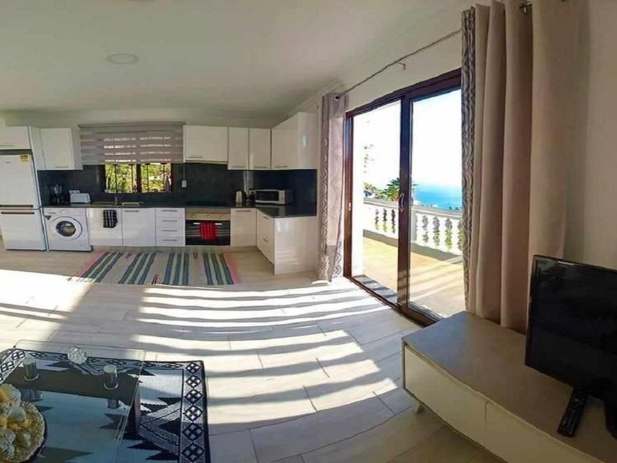 Mit eigenem Pool-Binnen