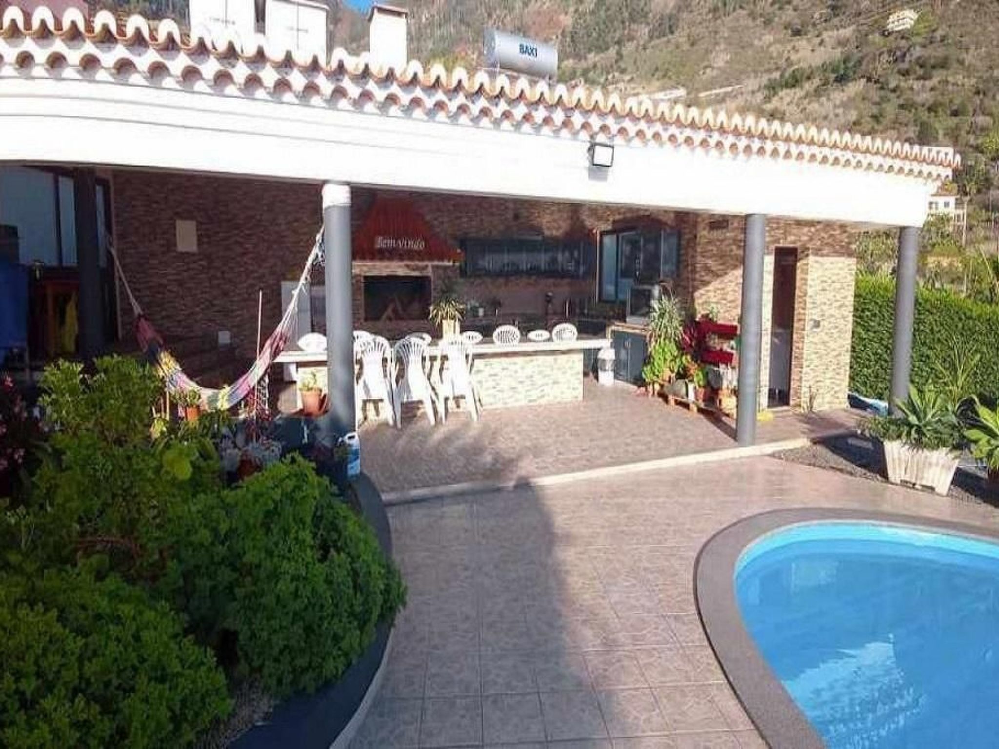 Mit eigenem Pool-Binnen