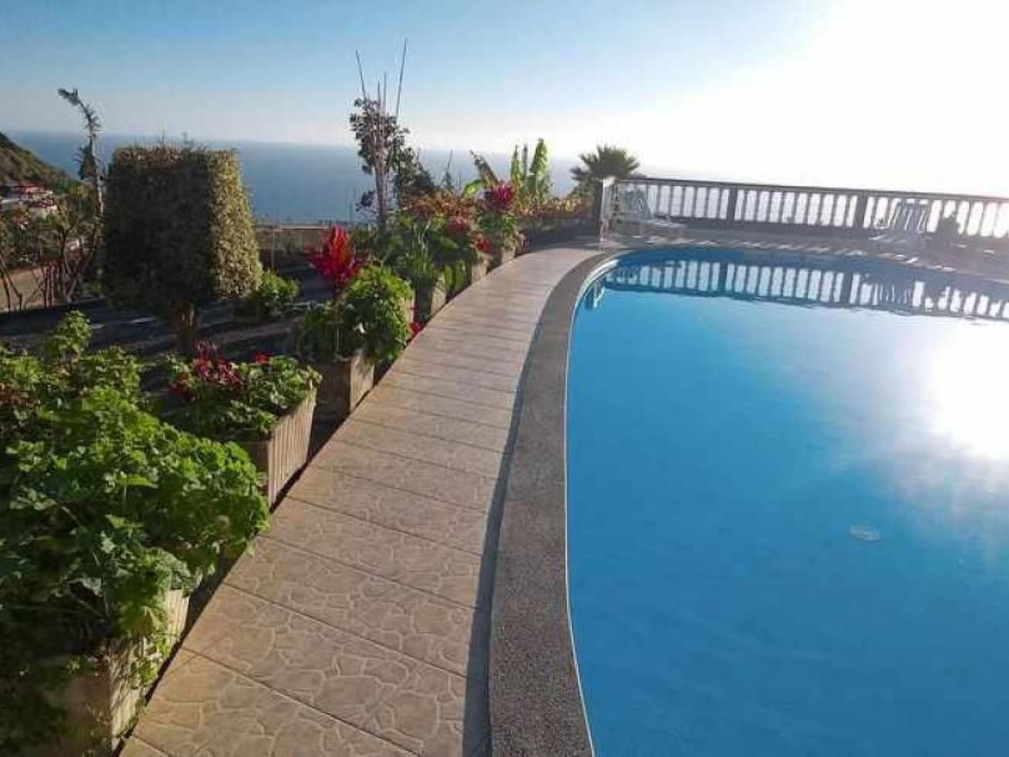 Mit eigenem Pool-Binnen