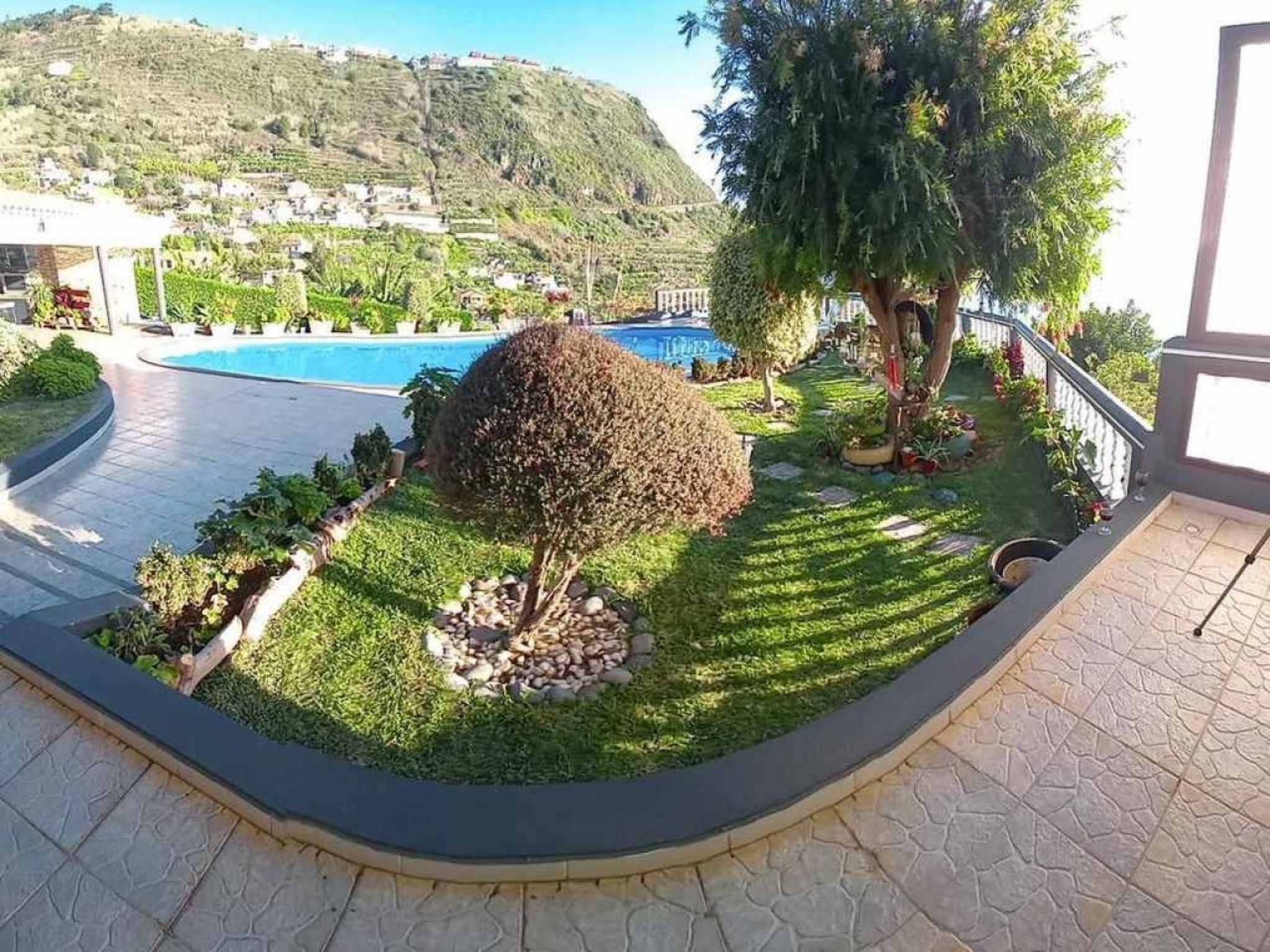 Mit eigenem Pool-Binnen