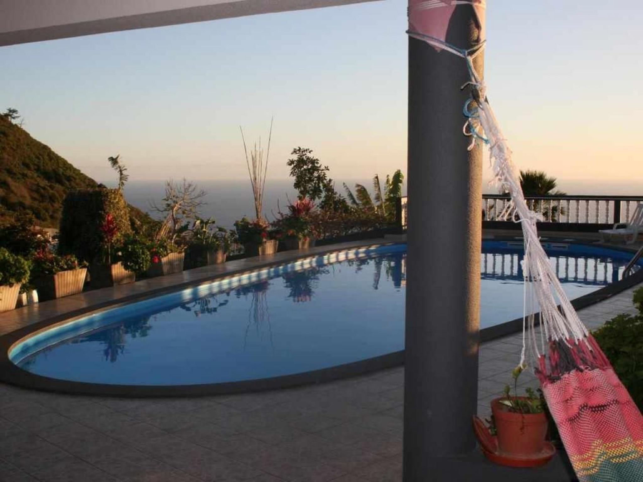 Mit eigenem Pool-Binnen