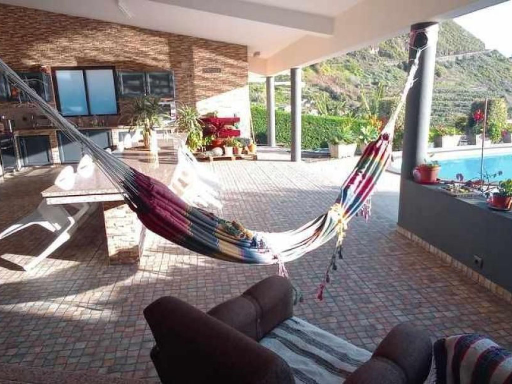 Mit eigenem Pool-Binnen