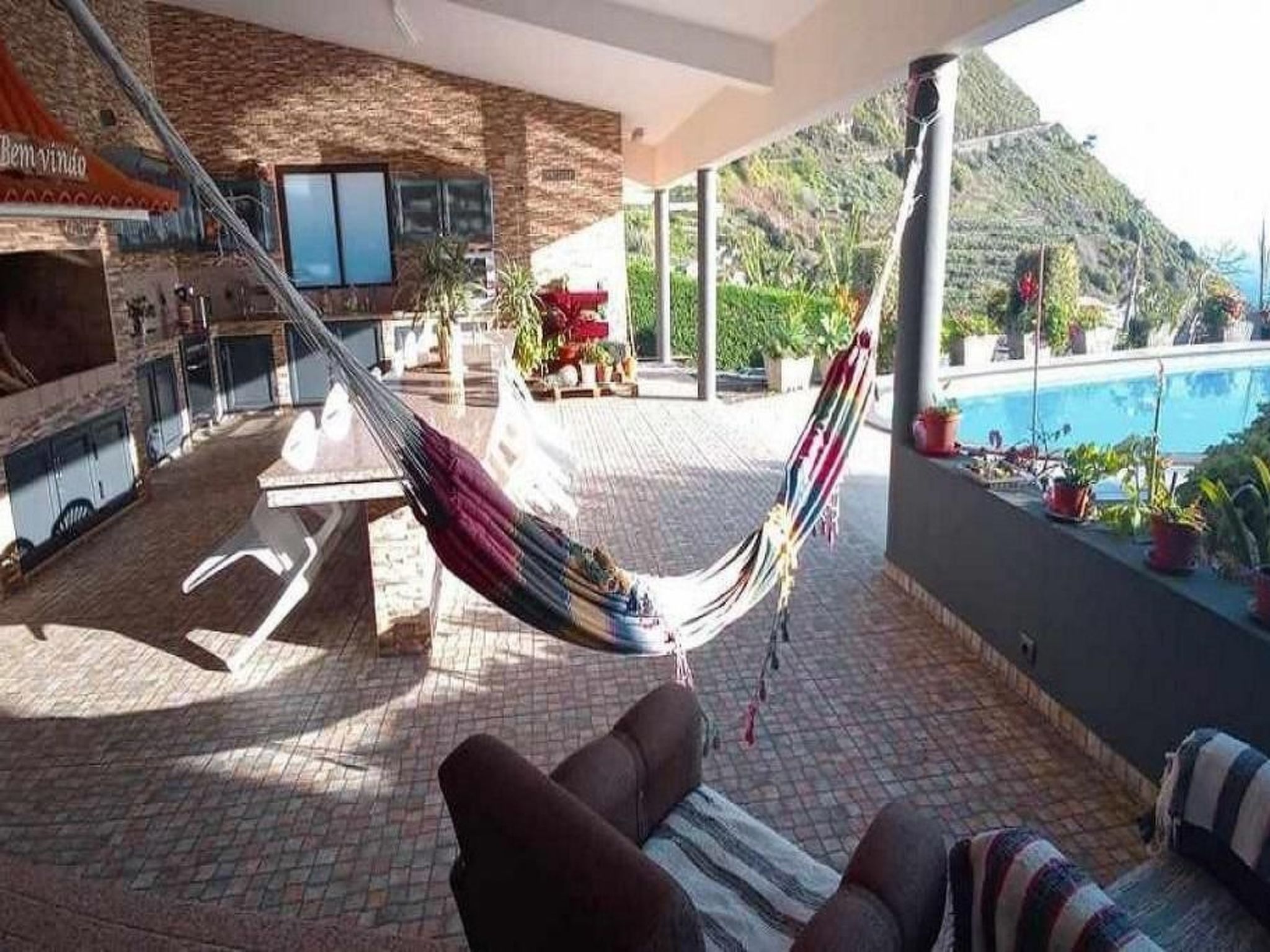 Mit eigenem Pool-Binnen