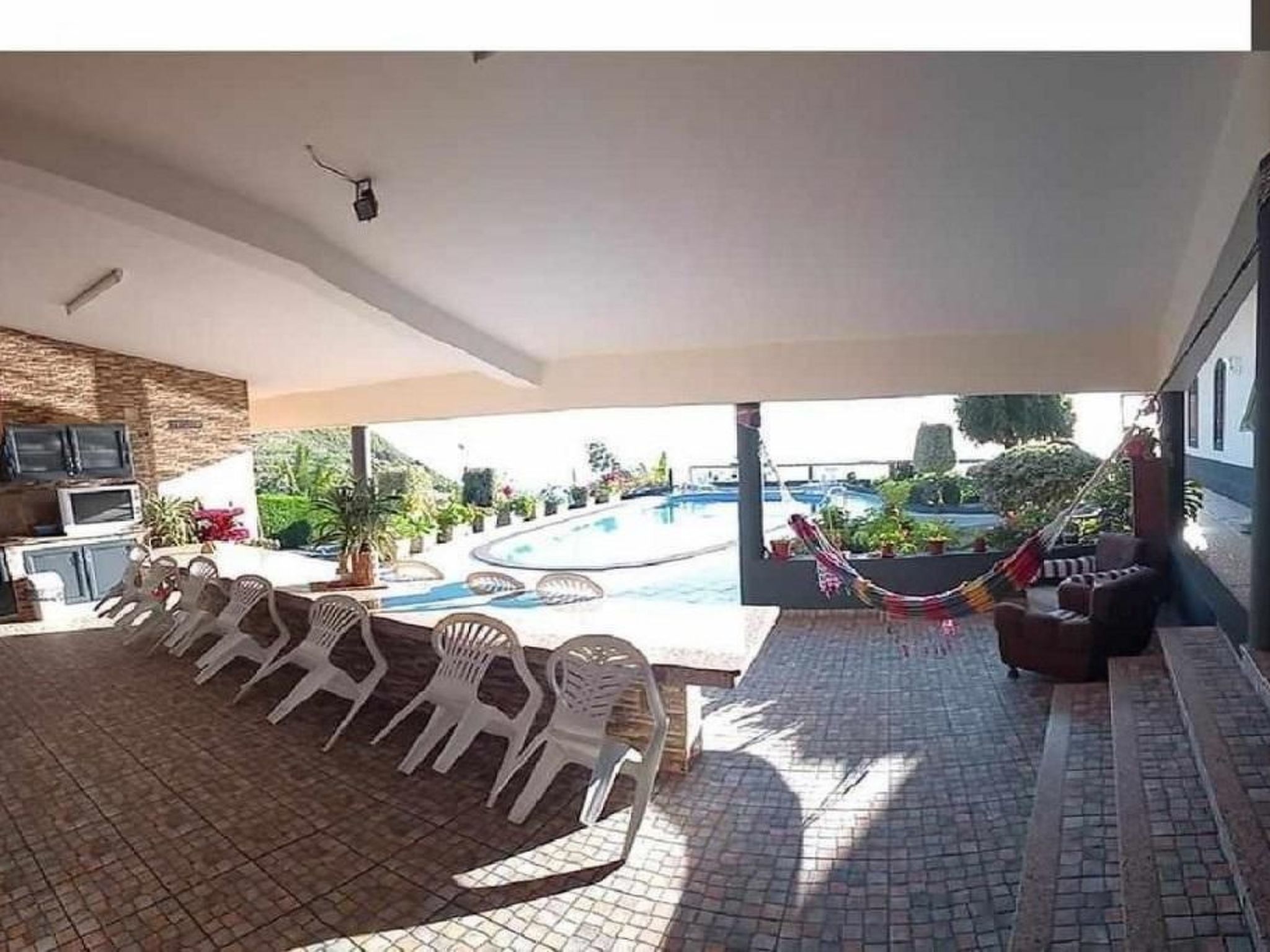 Mit eigenem Pool-Binnen