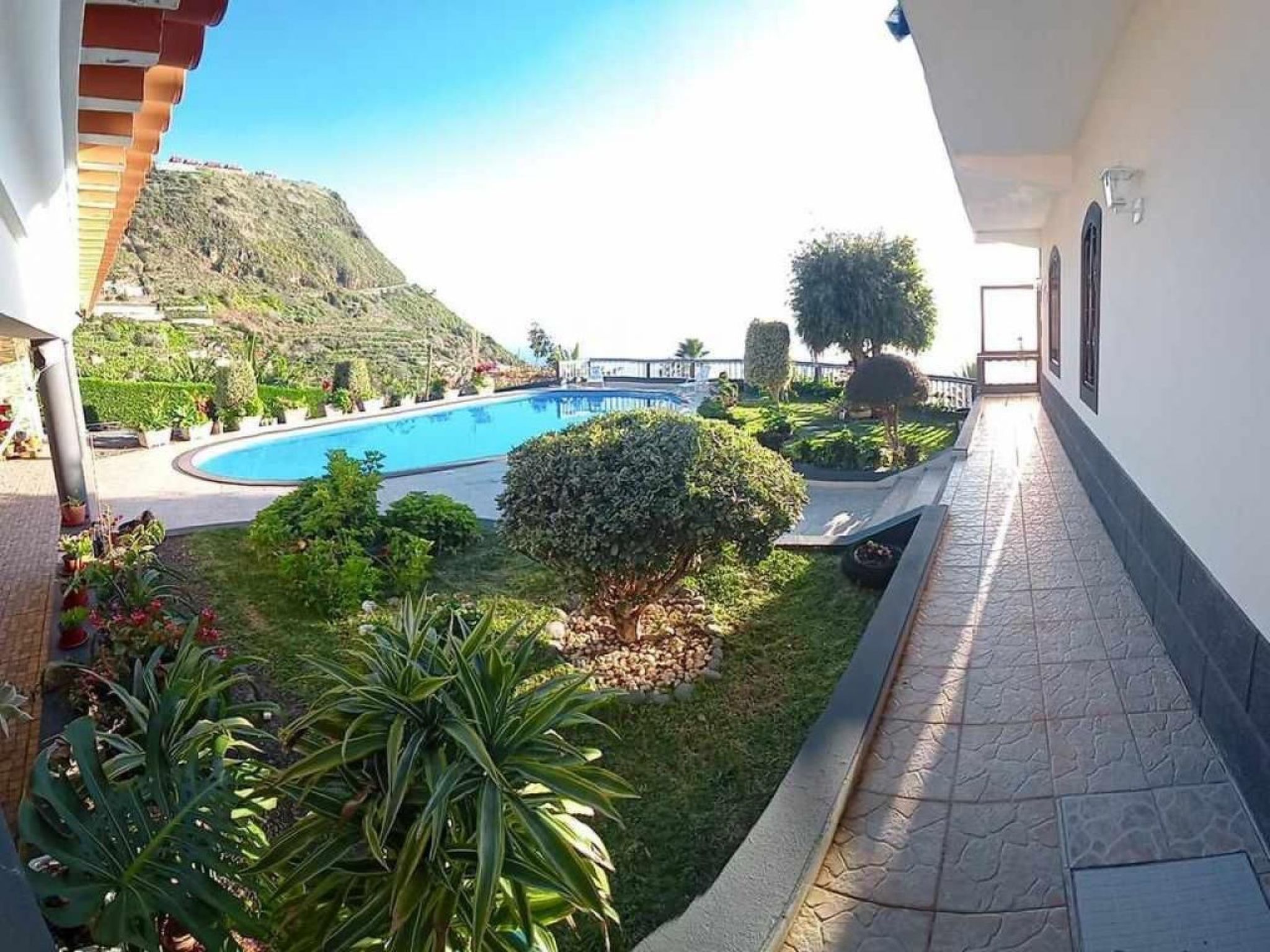 Mit eigenem Pool-Binnen