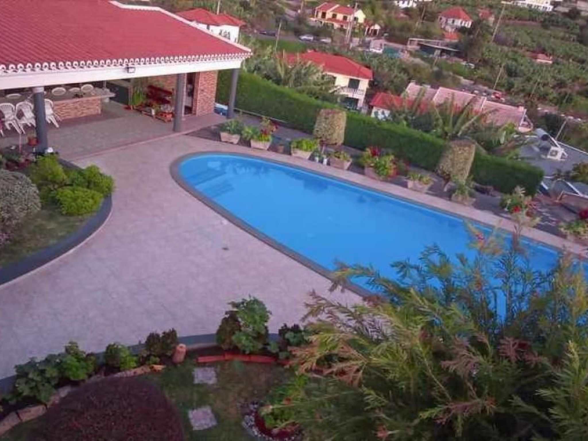 Mit eigenem Pool-Binnen