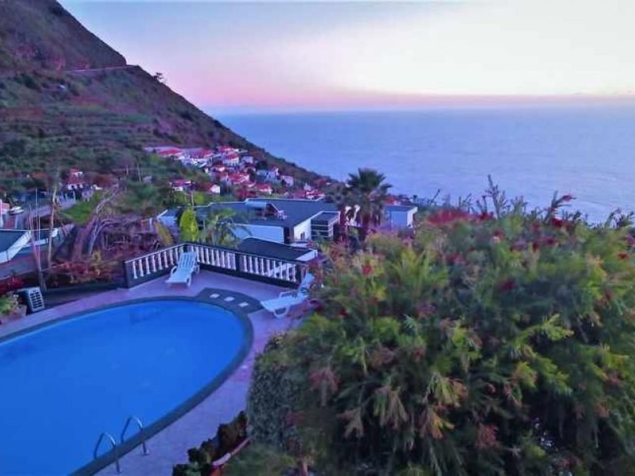 Mit eigenem Pool-Binnen