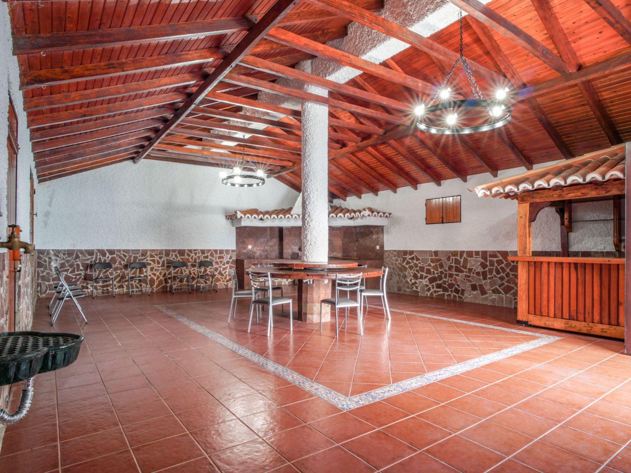 Villa "Jiri House" mit eigenem Garten und Grill-Dedans