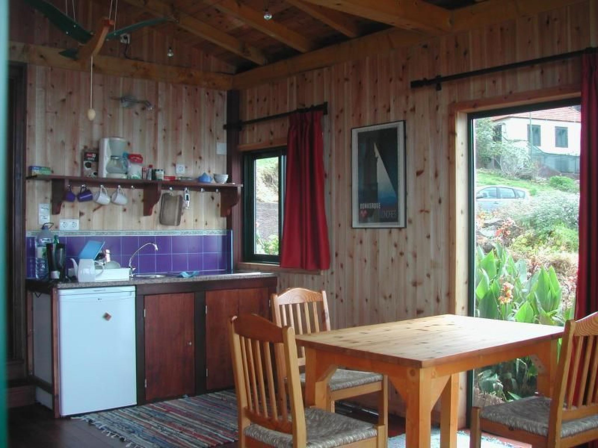 In Canhas mit Schönem Garten-Binnen