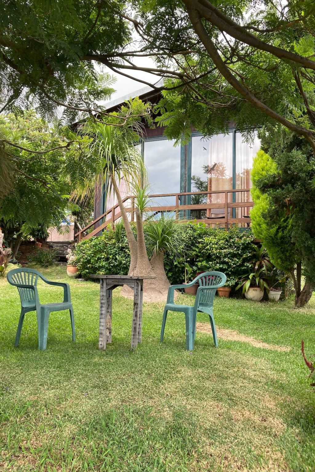 In Canhas mit Schönem Garten-Binnen