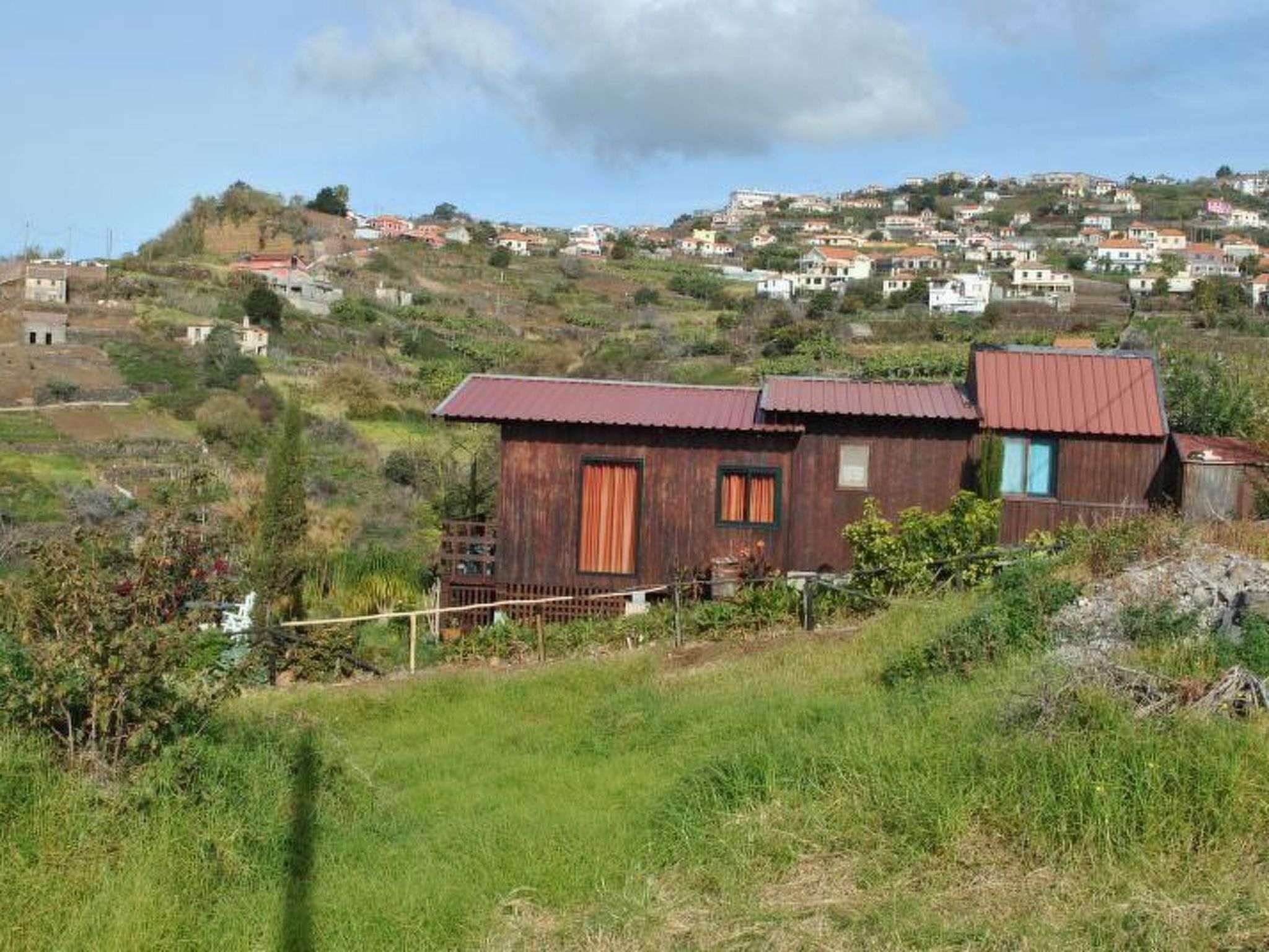 In Canhas mit Schönem Garten-Binnen