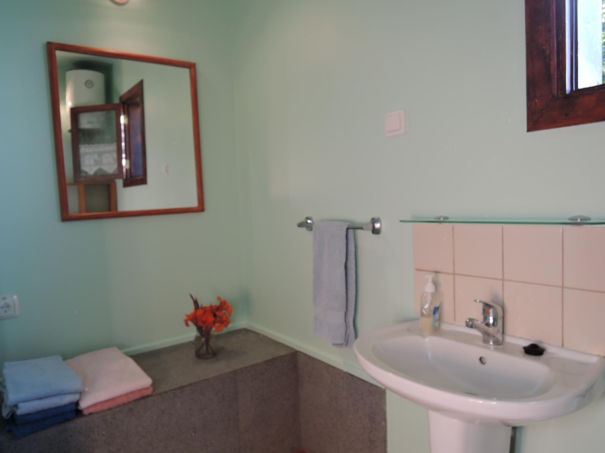 In Canhas mit Schönem Garten-Binnen