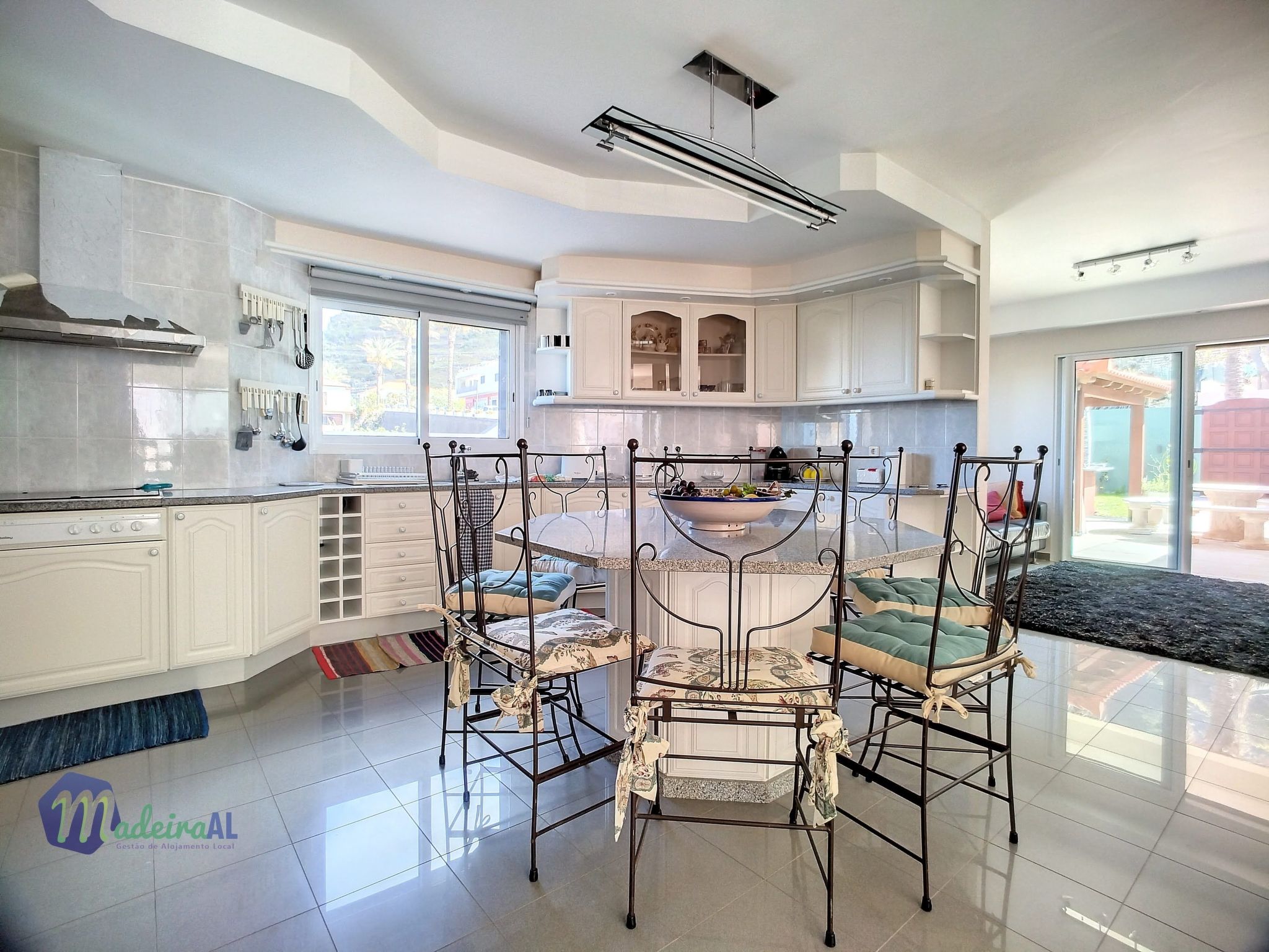 PEARLS BEACH VILLA-Inside