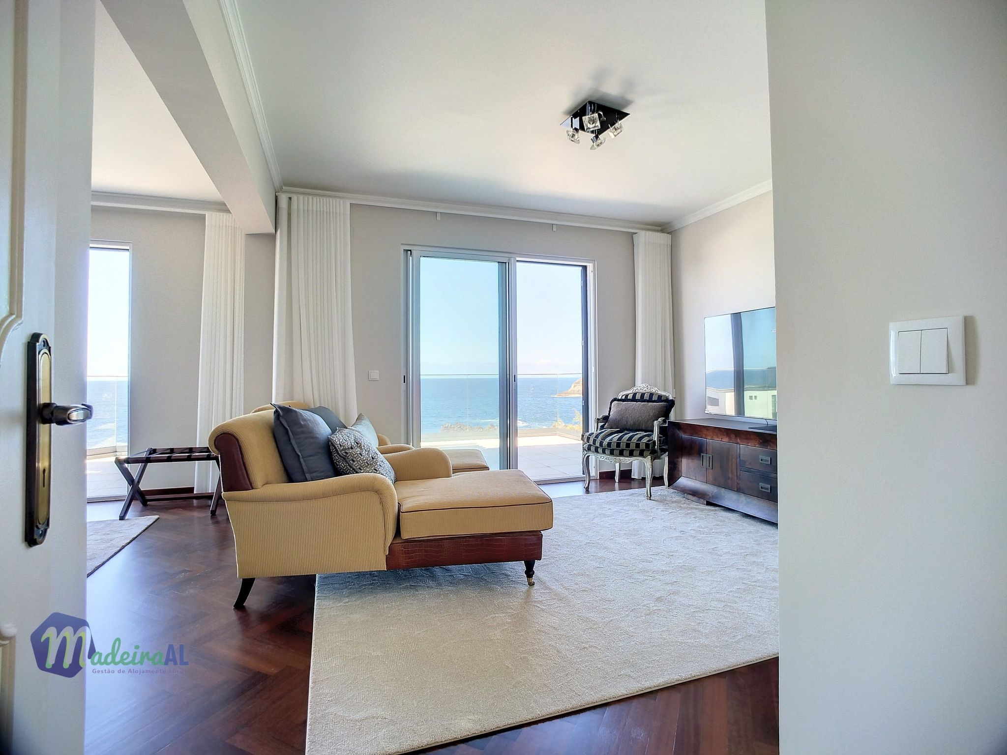 PEARLS BEACH VILLA-Inside