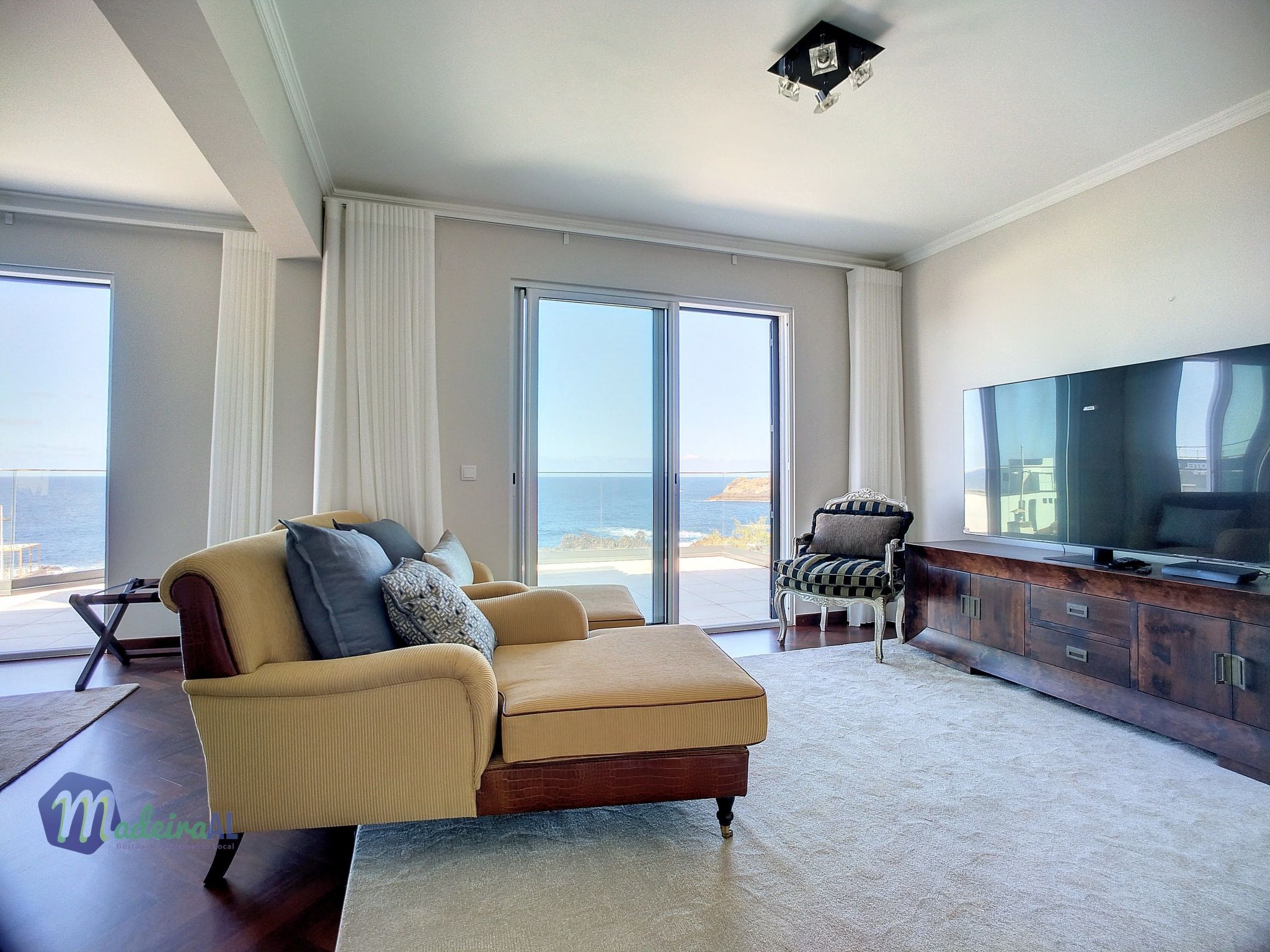 PEARLS BEACH VILLA-Inside