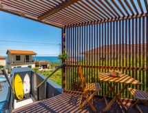 Modern studio aan zee in Ponta Delgada, Madeira met terras en oceaanzicht - thumbnail 1