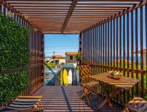 Modern studio aan zee in Ponta Delgada, Madeira met terras en oceaanzicht - thumbnail 2