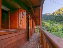 Vrijstaand houten huis met open haard bij Ponta Delgada, Madeira - thumbnail 2