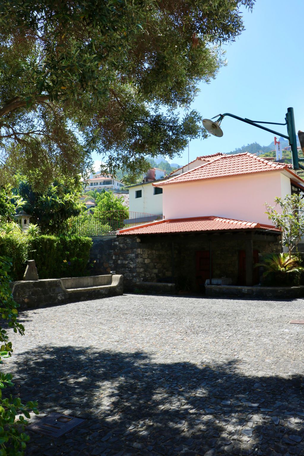 Villa mit Bergblick und Surfen in der Nähe - Buiten