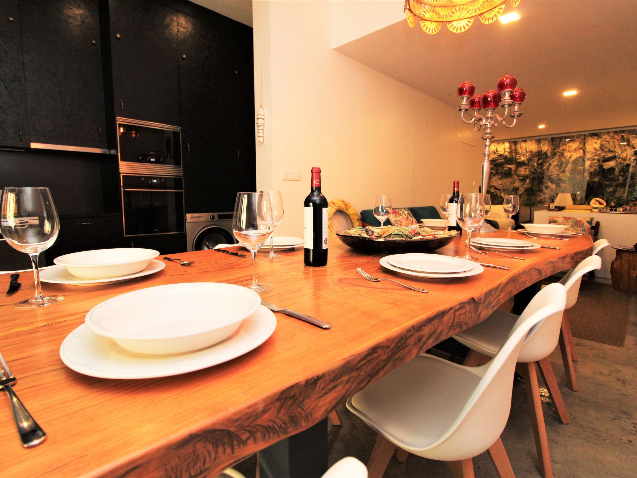 Mit Blick auf das Wasser-Dedans