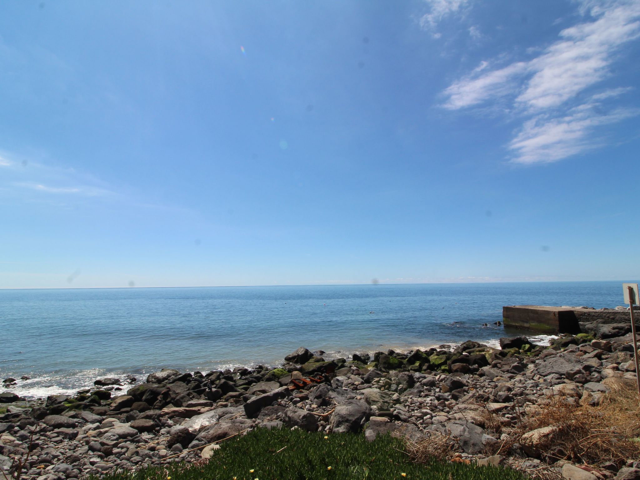 Mit Blick auf das Wasser-Dehors