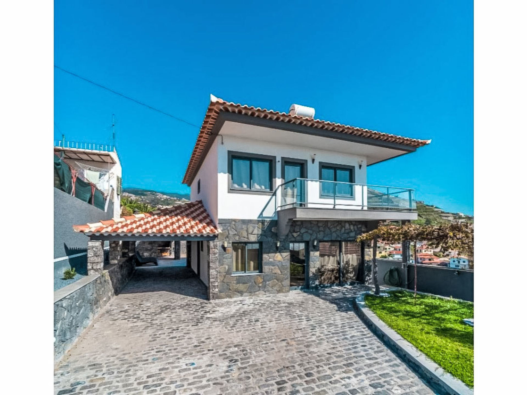 Camara de Lobos Lux