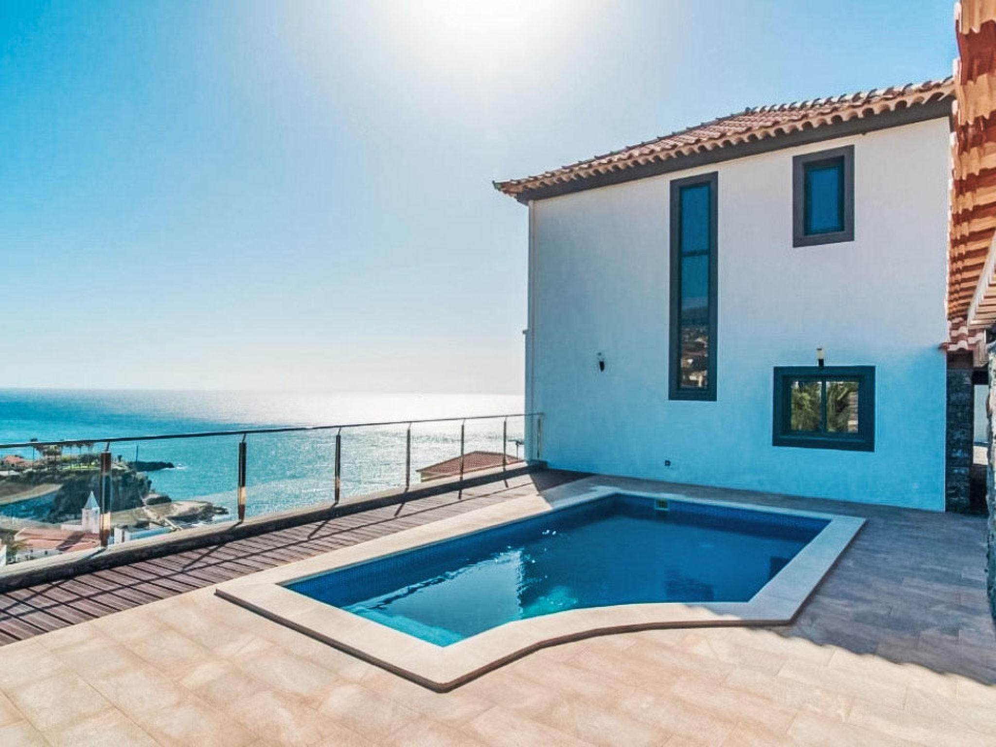 Camara de Lobos Lux