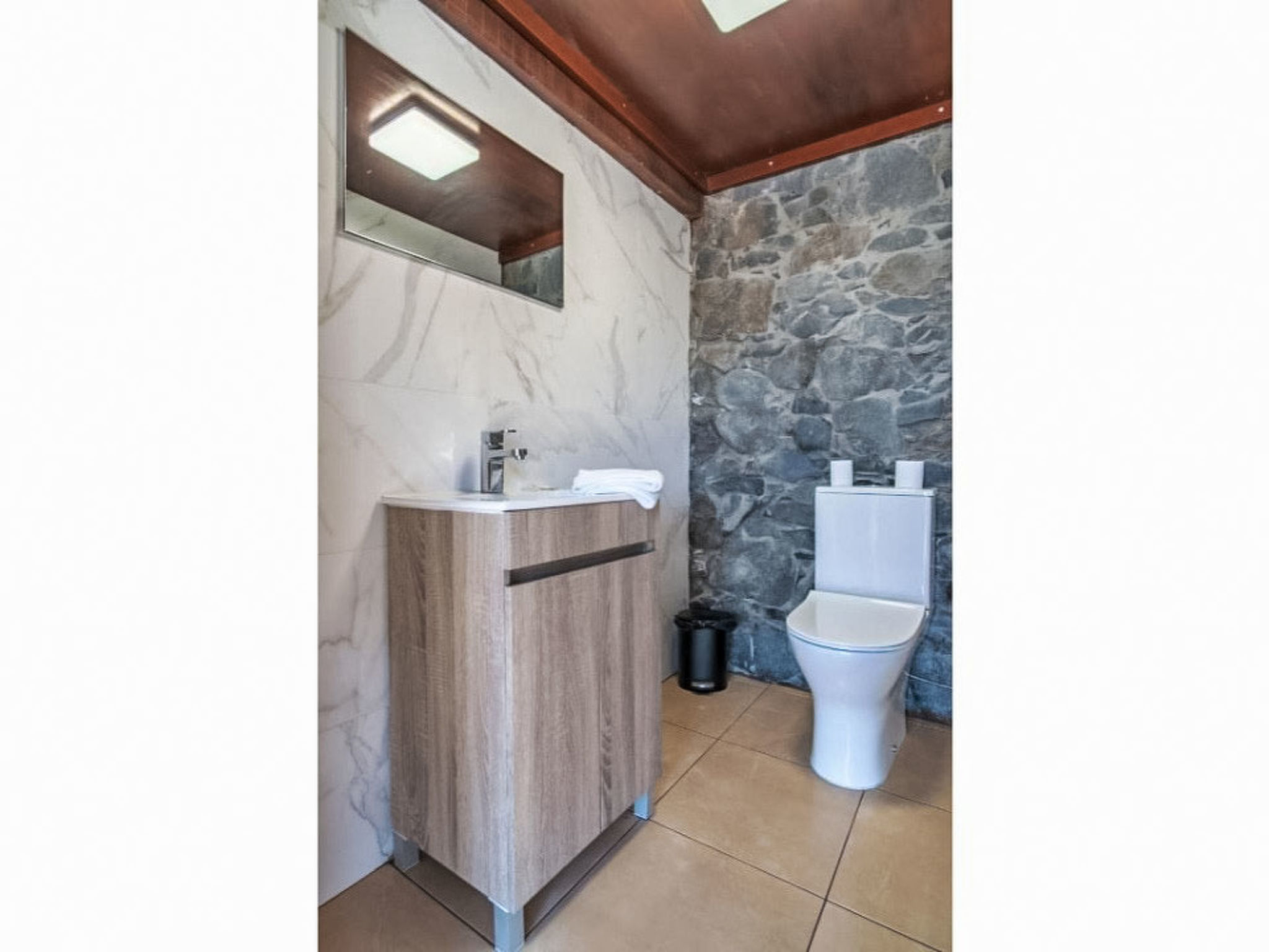 Camara de Lobos Lux - Drinnen