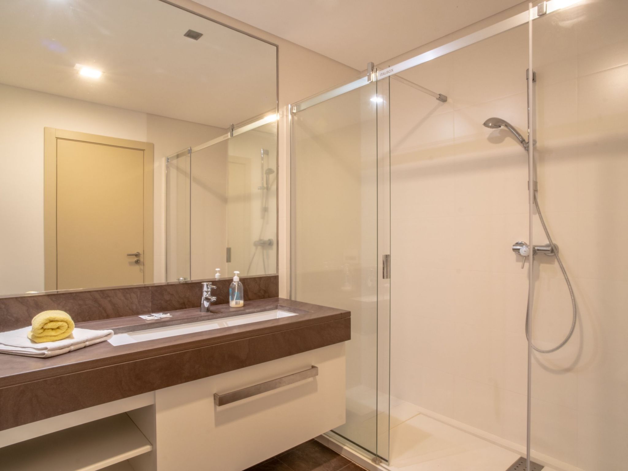 Für 8 Personen ca. 150 m&sup2; in São Martinho, Madeira (Südküste von Madeira)-Image-tags.info