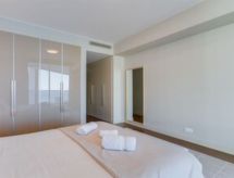 Luxe woonhuis nabij zee met privézwembad en airco in São Martinho, Funchal - thumbnail 2