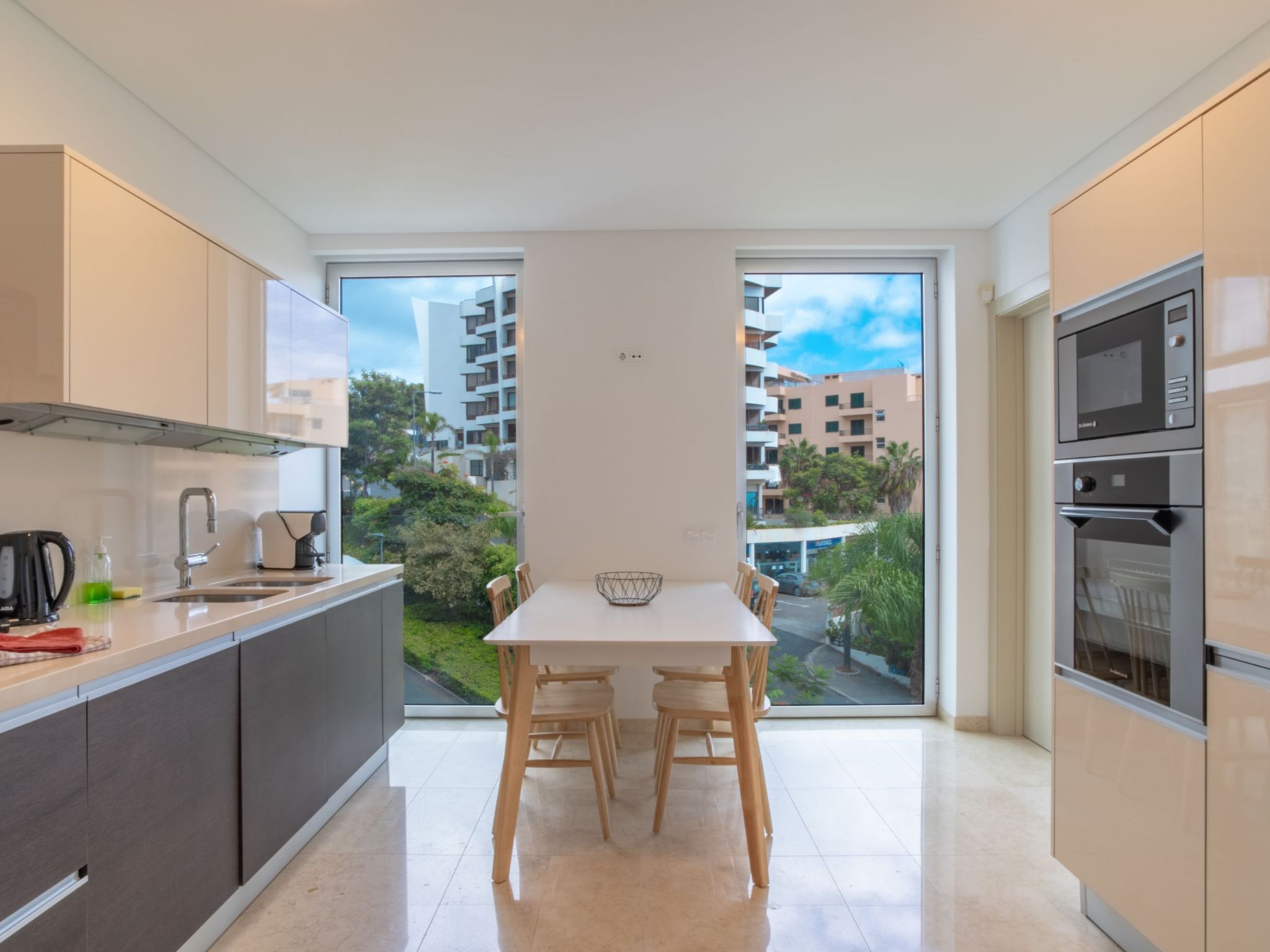 Für 6 Personen ca. 120 m&sup2; in São Martinho, Madeira (Südküste von Madeira)-Image-tags.info