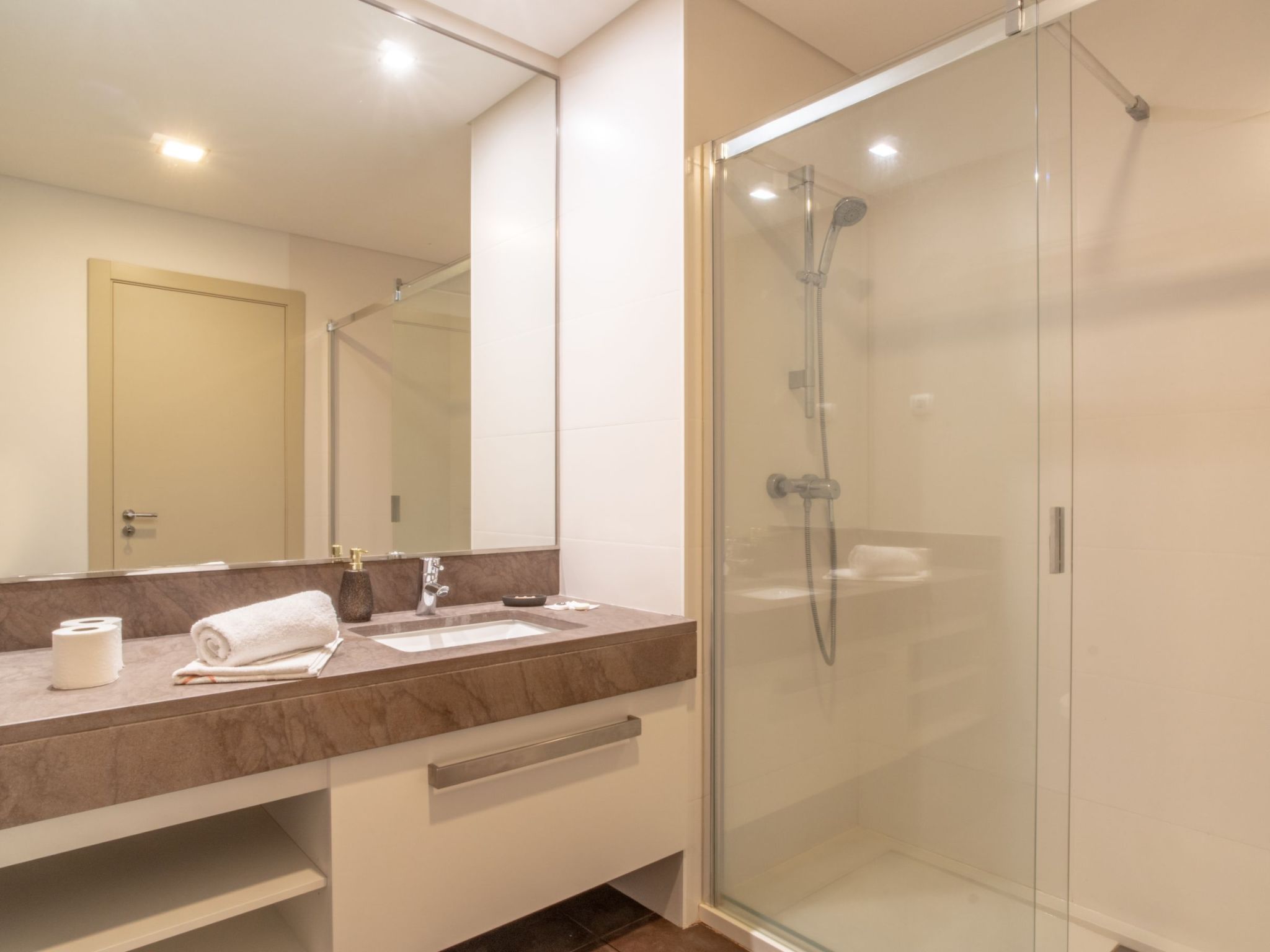 Für 6 Personen ca. 120 m&sup2; in São Martinho, Madeira (Südküste von Madeira)-Image-tags.info