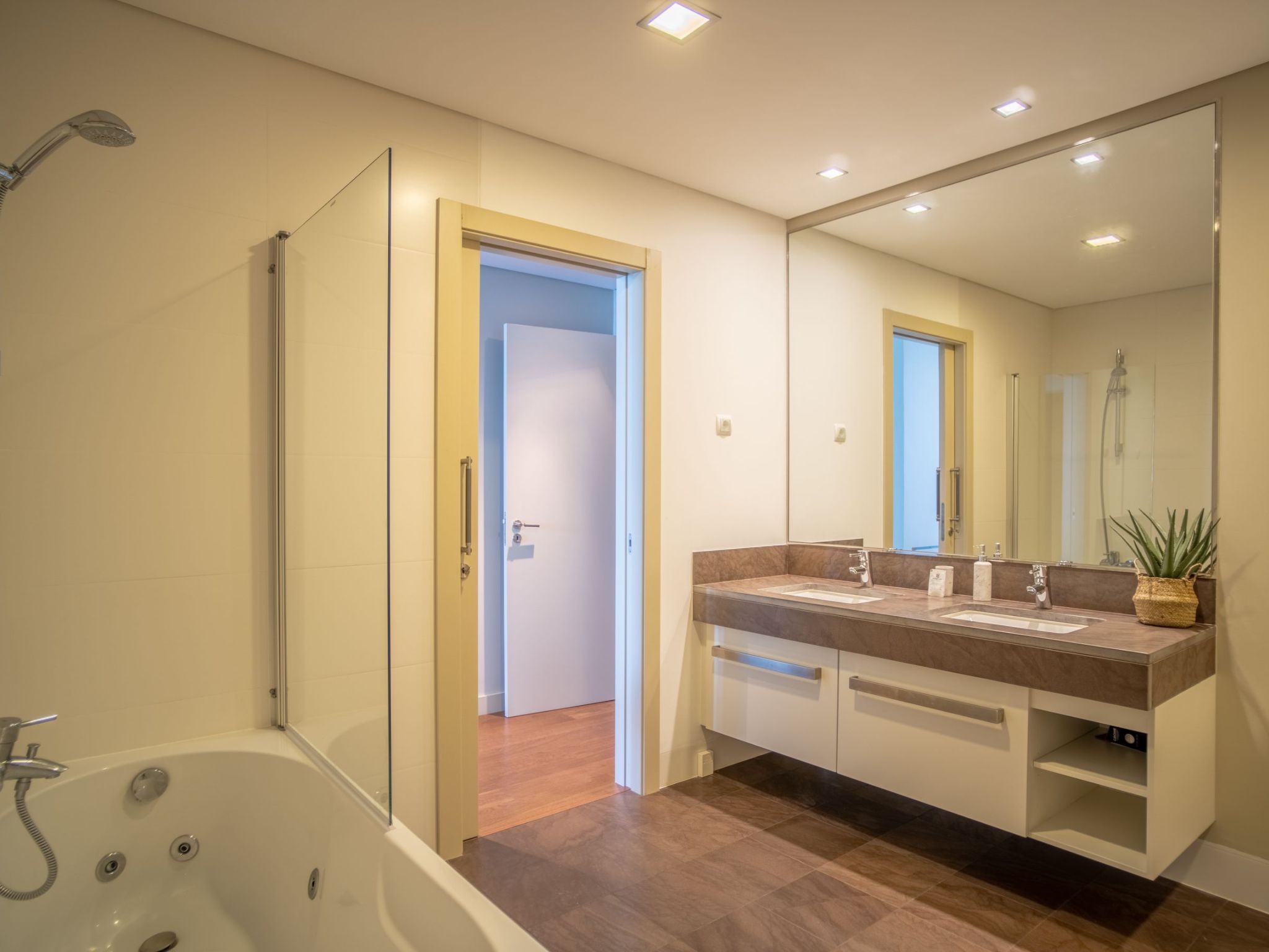 Für 8 Personen ca. 150 m&sup2; in São Martinho, Madeira (Südküste von Madeira)-Image-tags.info