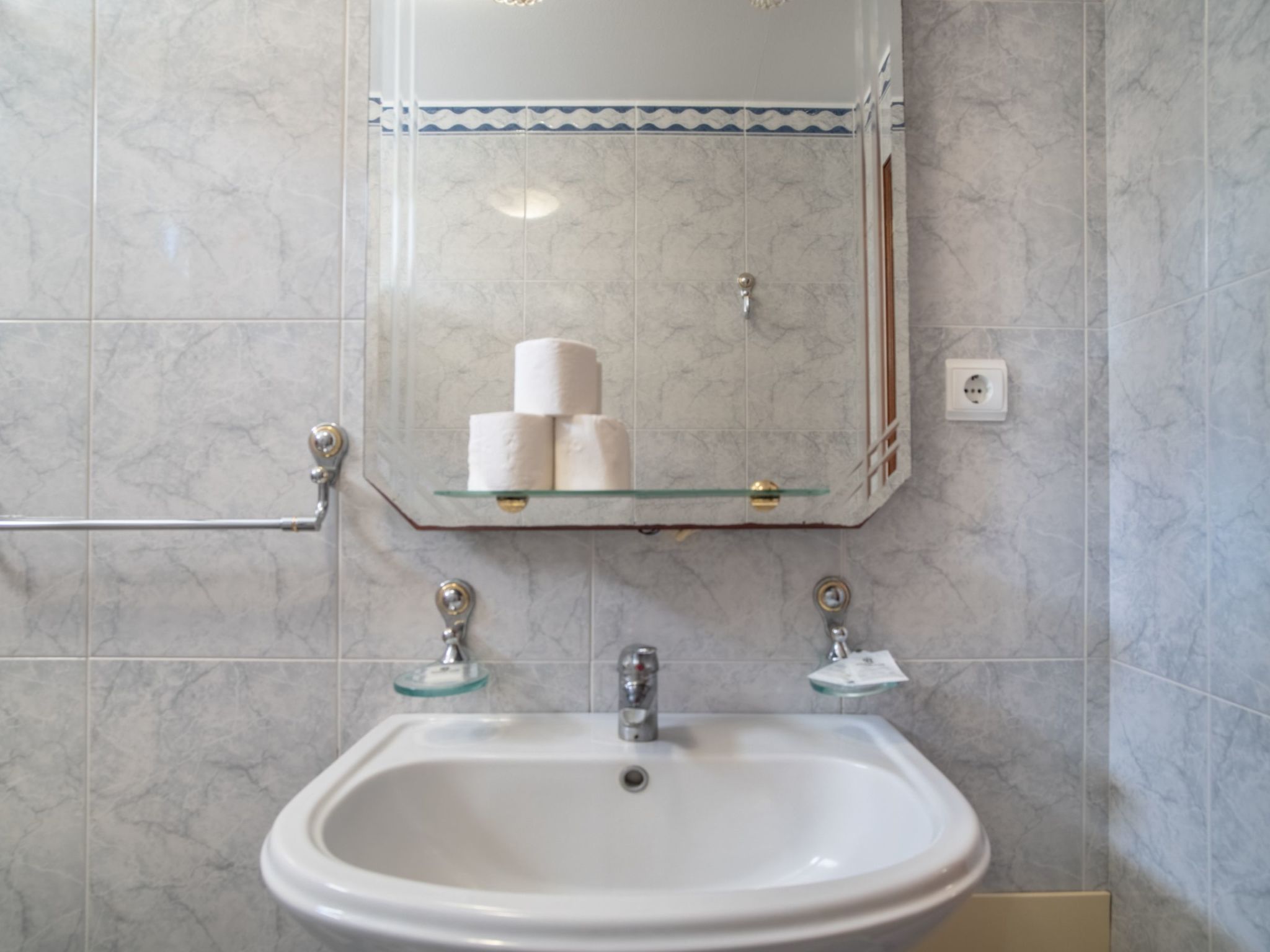 Villa mit Gartenblick-Image-tags.info