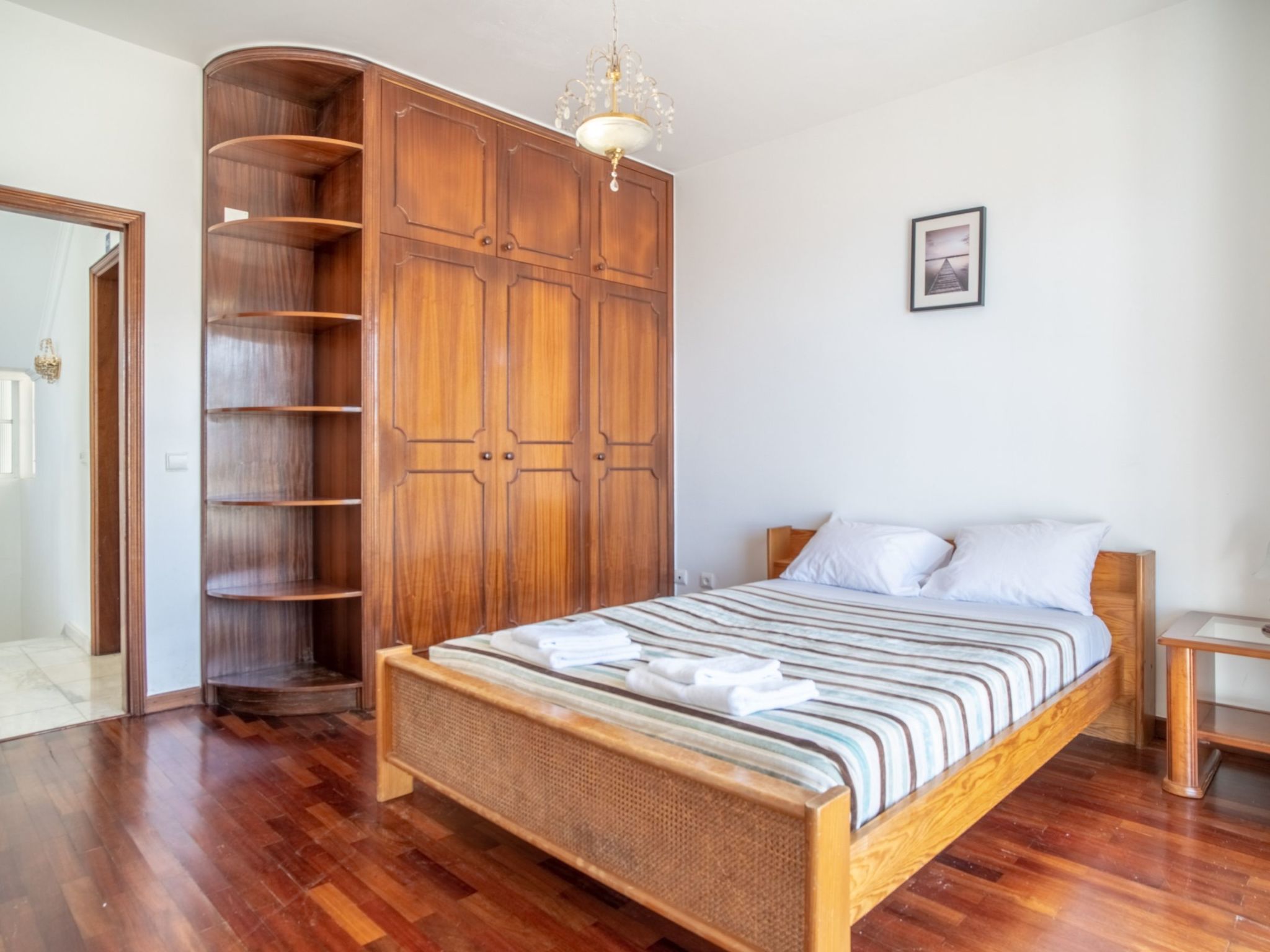 Villa mit Gartenblick-Image-tags.info