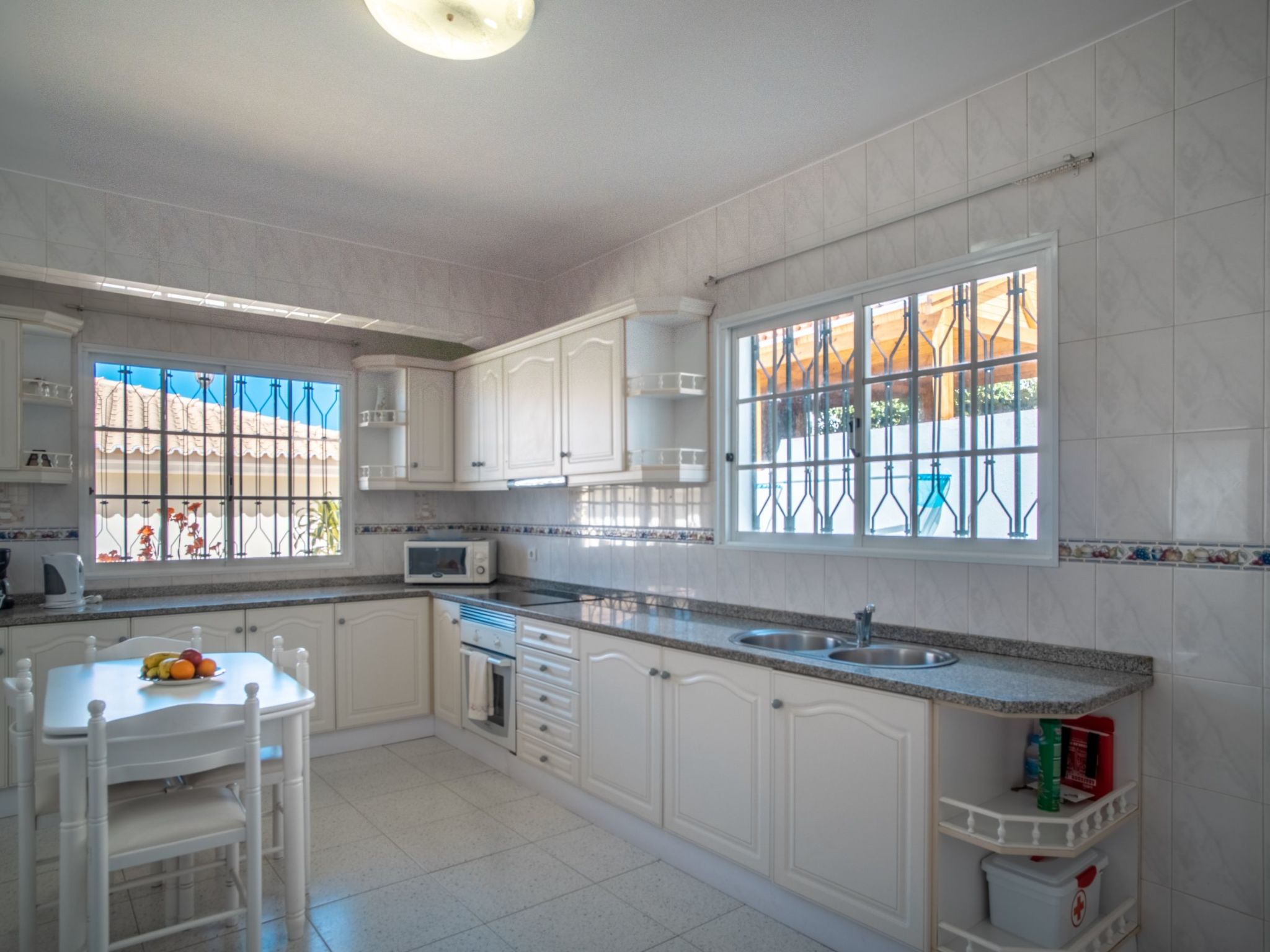 Villa mit Gartenblick-Image-tags.info