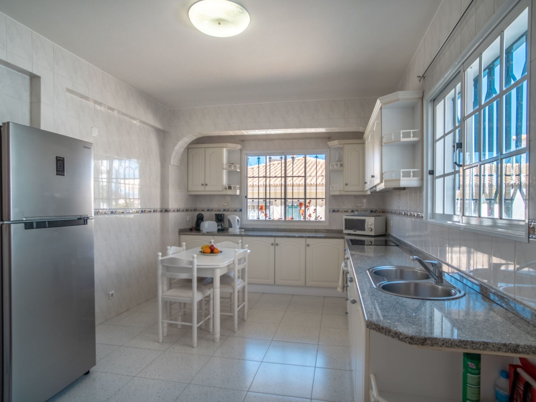 Villa mit Gartenblick-Image-tags.info