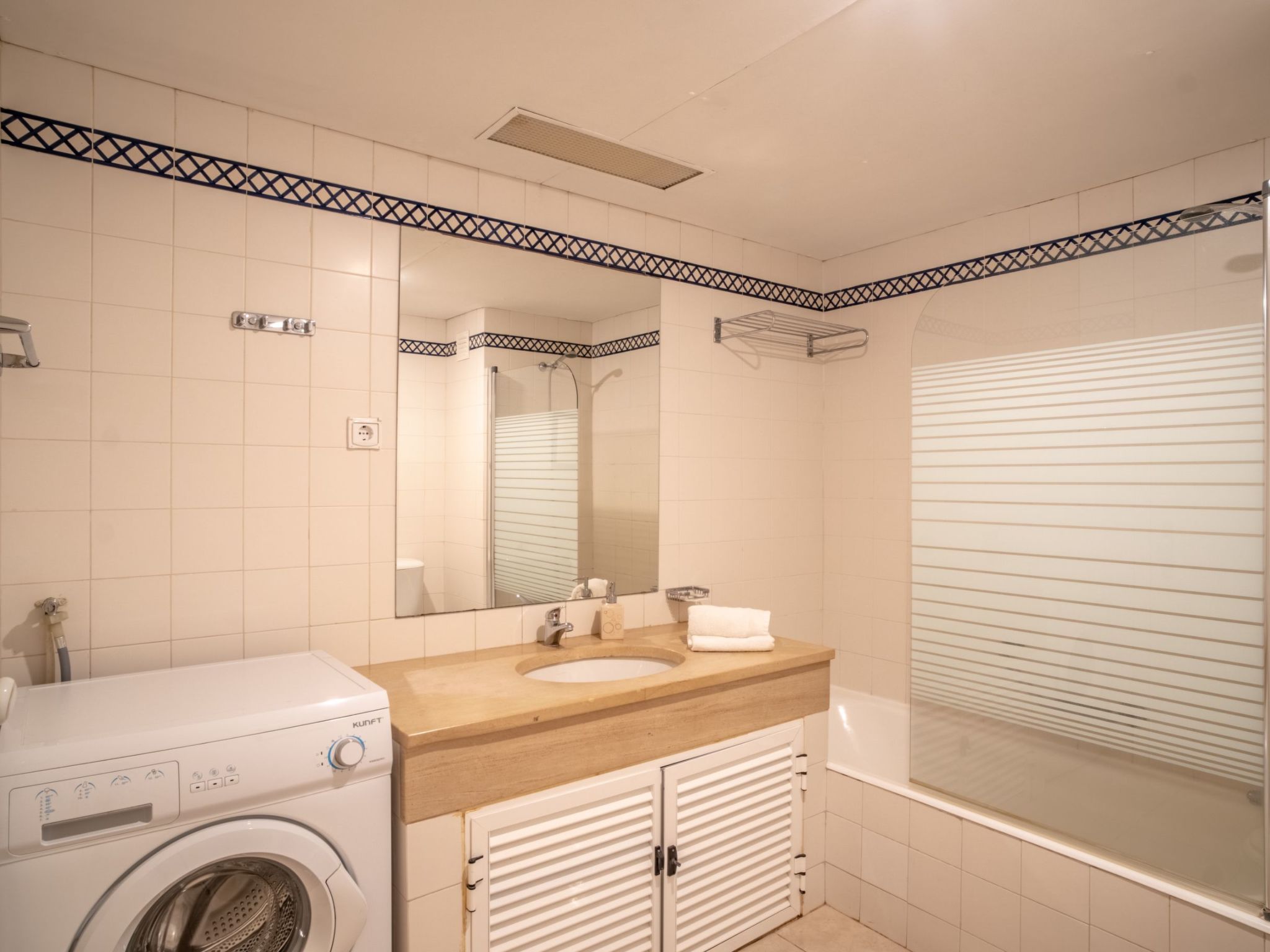 Für 6 Personen ca. 130 m&sup2; in São Martinho, Madeira (Südküste von Madeira)-Image-tags.info