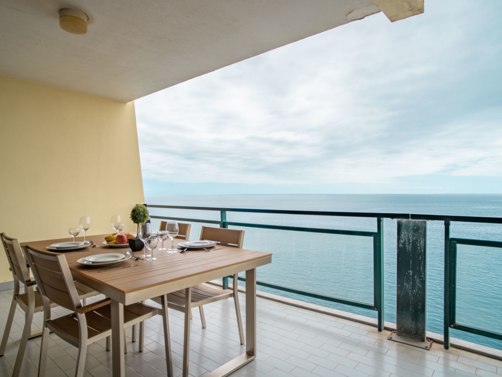 Für 6 Personen ca. 130 m&sup2; in São Martinho, Madeira (Südküste von Madeira)-Buiten