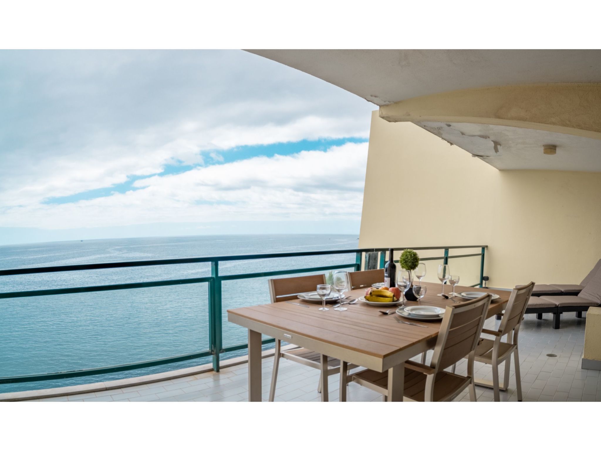 Für 6 Personen ca. 130 m&sup2; in São Martinho, Madeira (Südküste von Madeira)-Image-tags.info