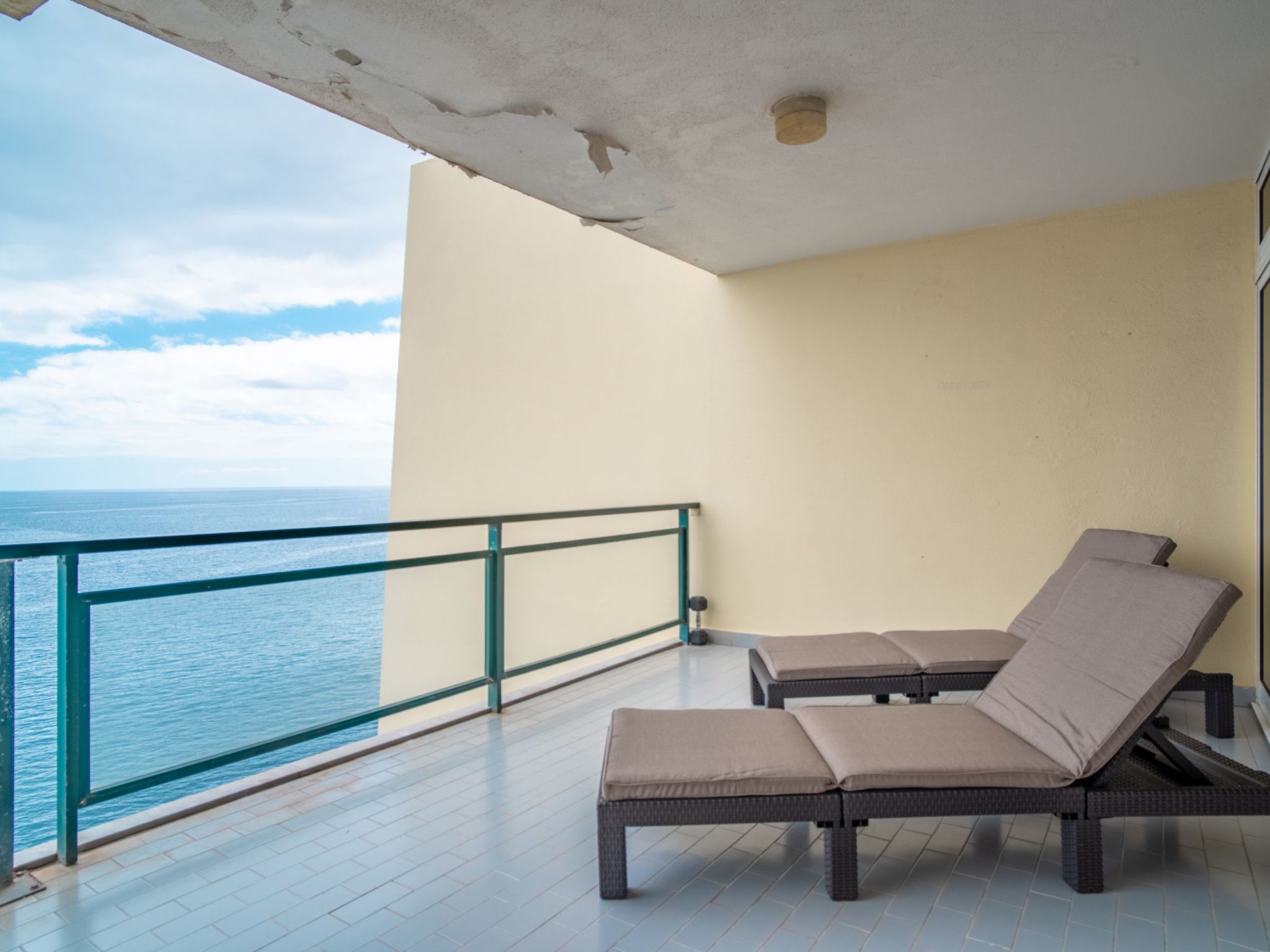 Für 6 Personen ca. 130 m&sup2; in São Martinho, Madeira (Südküste von Madeira)-Image-tags.info