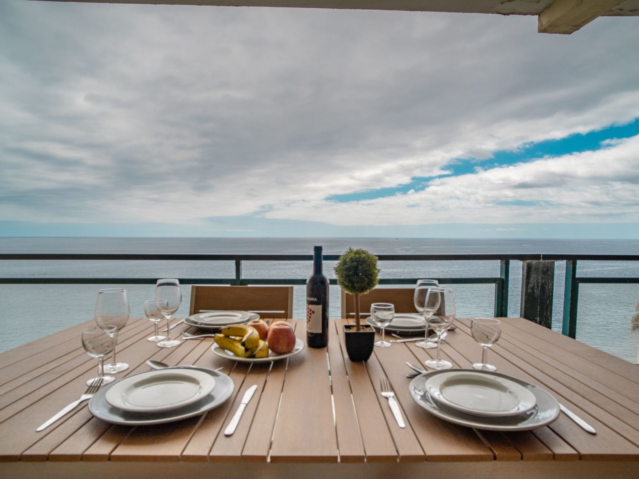 Für 6 Personen ca. 130 m&sup2; in São Martinho, Madeira (Südküste von Madeira)-Image-tags.info